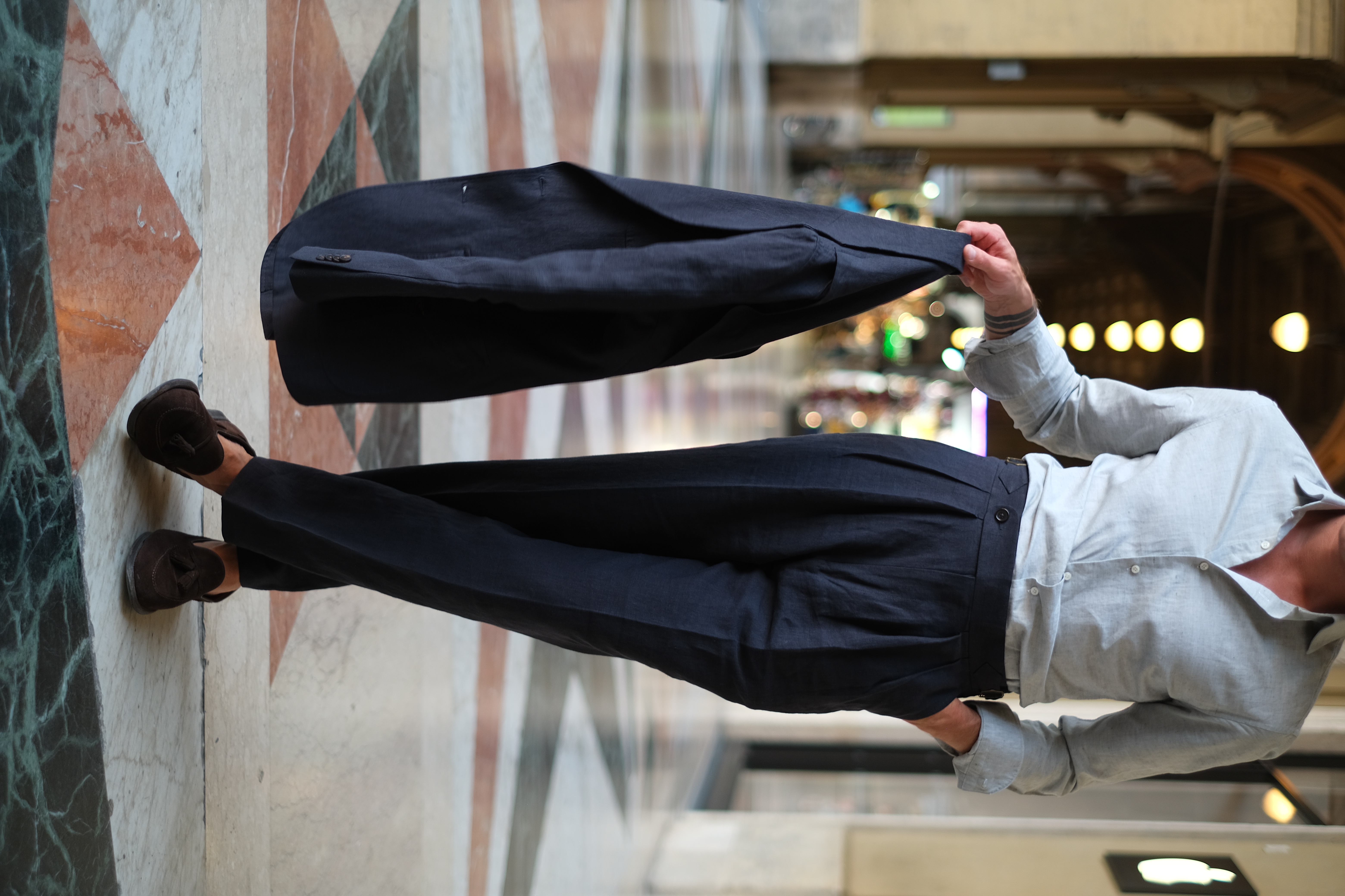 Anton Masko in navy linen suit, Pitti Uomo 110 Florence